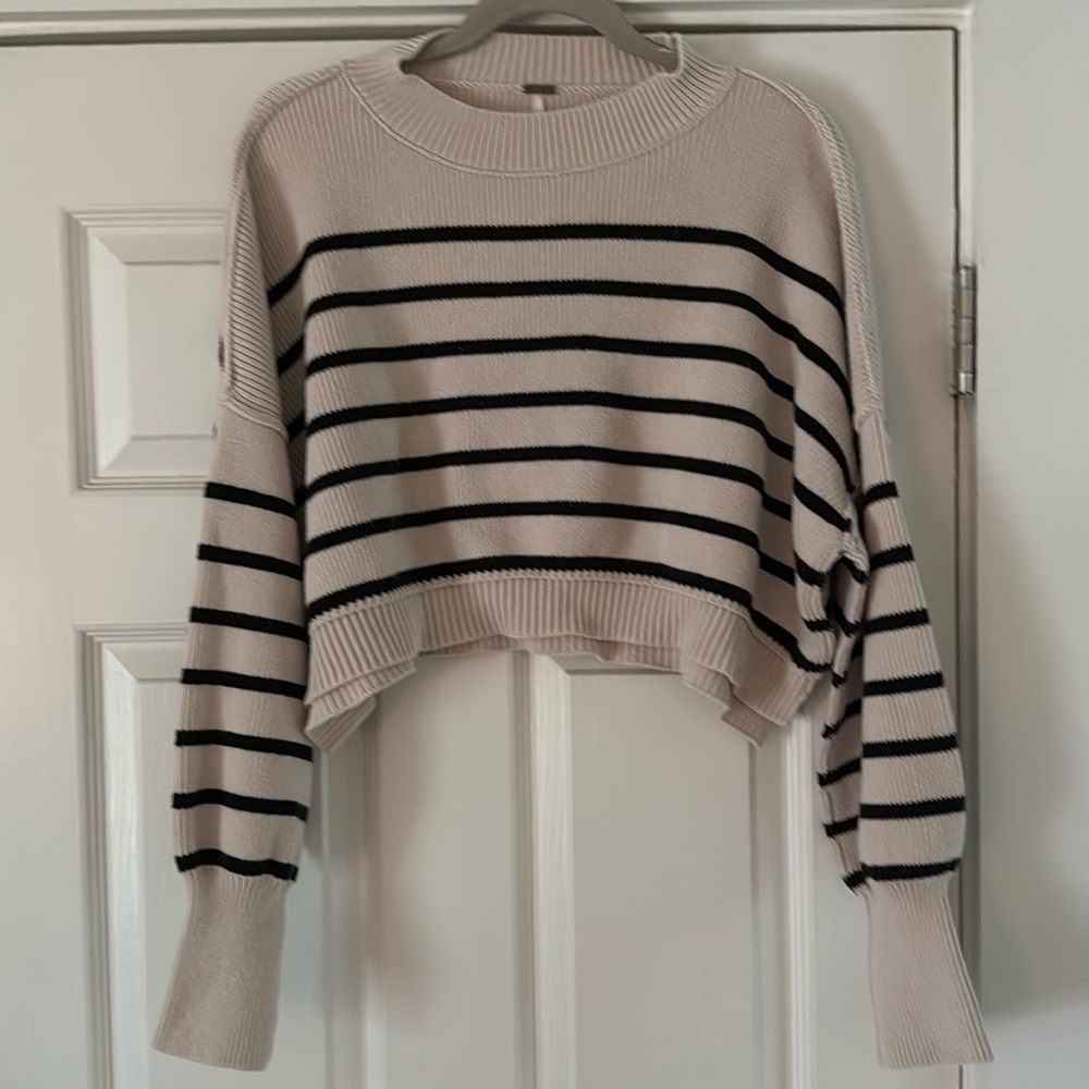 Free People cropped sweater size M